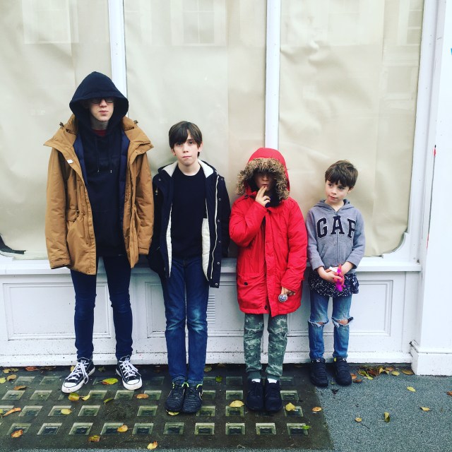 7CCFF571-1012-49A7-A0EA-805BA5133AC8